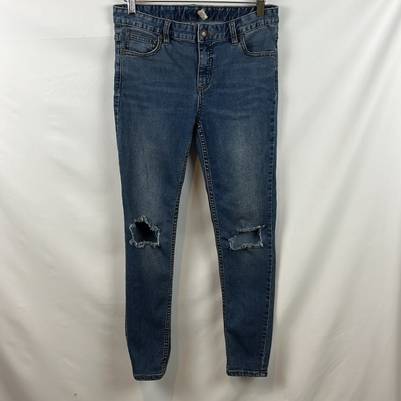 Free People Women Distressed Busted‎ Knee Ankle Jeans Medium Wash Size 28 - Picture 3 of 9